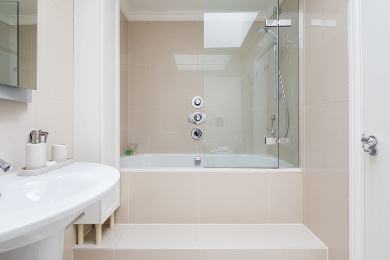 Bathroom 4, Park Street Mayfair, London
