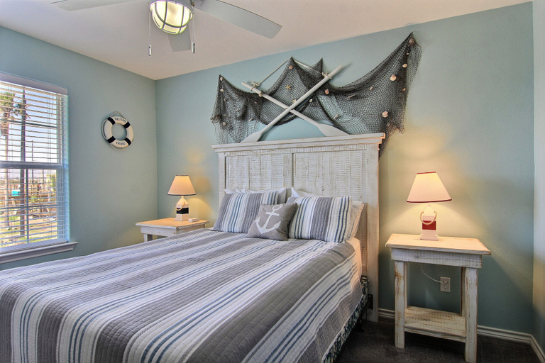Bedroom 2, Bikini's and Martini's, Nueces