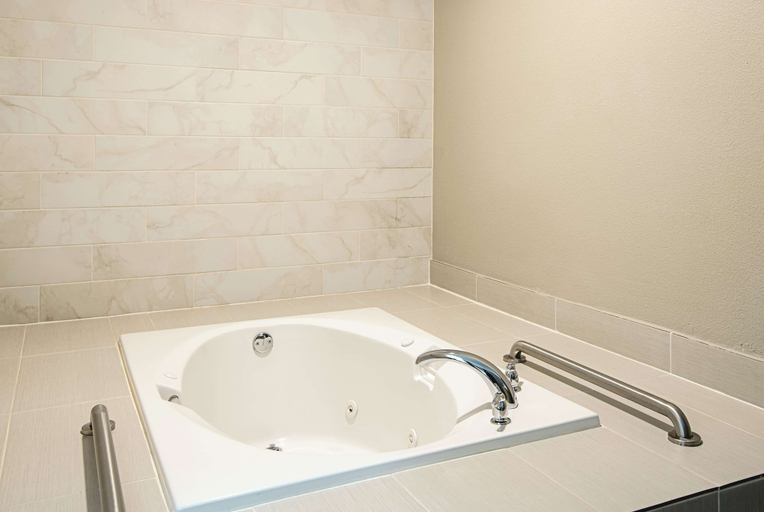 Bathroom 4, La Quinta Inn by Wyndham Livermore, Alameda