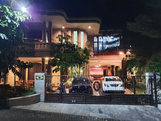 Exterior & Views 2, Villa Golden Peak, Malang