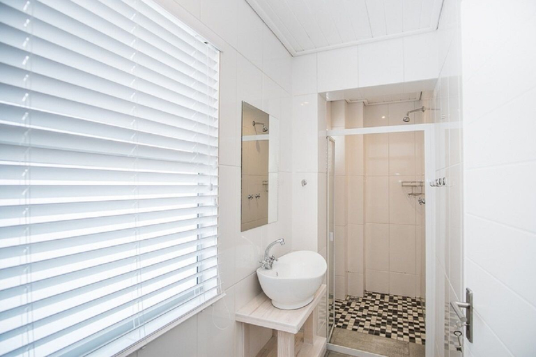 Bathroom 3, Fork West Apartments - Ground Floor 7, West Coast