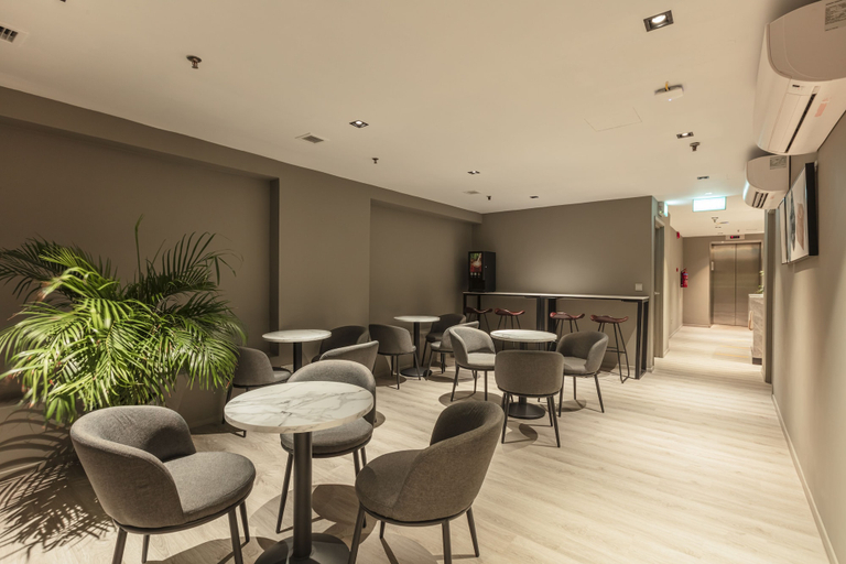 Food & Drinks 4, Hotel Calmo Bugis, Singapura