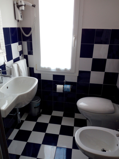 Bathroom 5, Hotel Il Perugino, Perugia