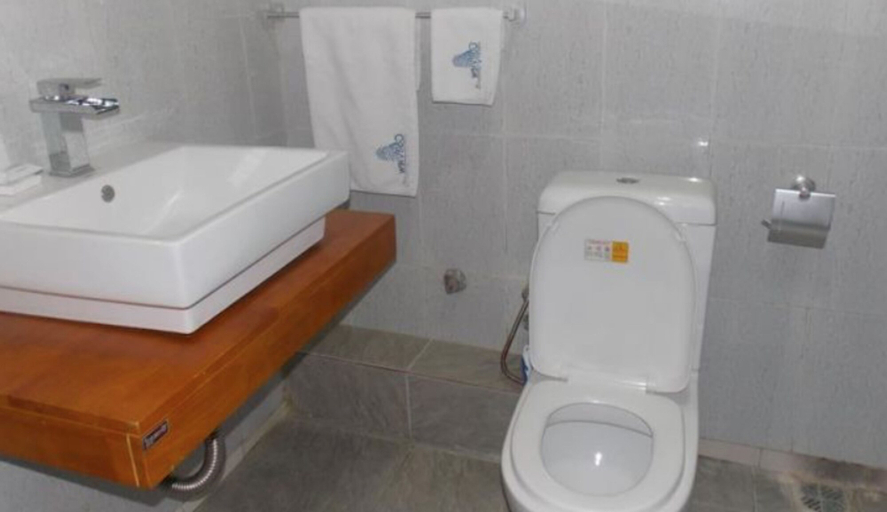 Bathroom 5, GolfView Suites & Conference Center, Kosofe