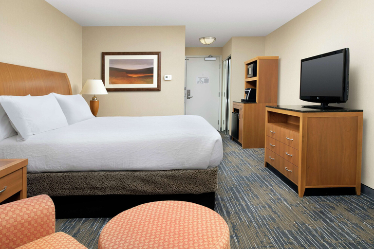 Bedroom 3, Hilton Garden Inn Yakima Downtown, Yakima