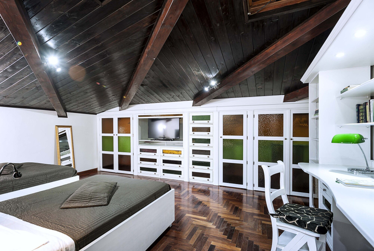 Room 2, Villa Carolina, Syracuse