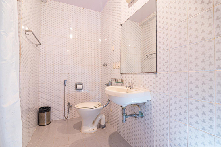Bathroom 4, Horizon Hotel, North Goa