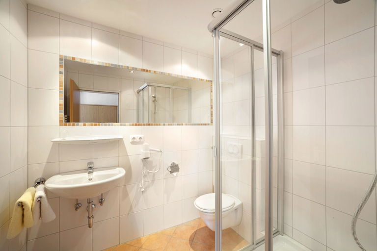 Bathroom 5, Kneipp- Kur- und Tagungshotel Luitpold, Unterallgäu