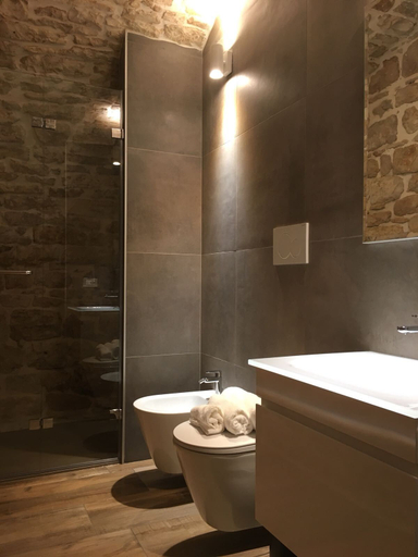 Bathroom 5, L'ArChasetta Historic Apartments, Bari