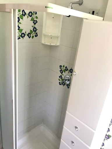 Bathroom shower 5, Forte dei Marmi apartment, Massa Carrara