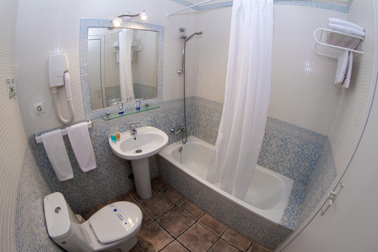 Bathroom 4, Hotel Almadraba, Cádiz