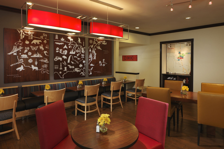 Food & Drinks 5, TownePlace Suites by Marriott Houston North / Shenandoah, Montgomery