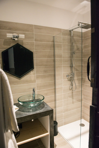 Bathroom 4, Les Suites du 17, Gard
