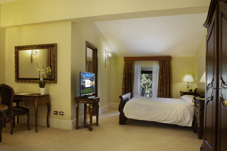 Bedroom 4, Borgo Pilotti Hotel & Restaurant, Macerata