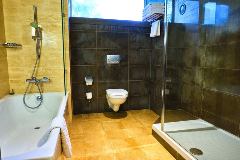 Bathroom 4, Lancaster Accra, Accra
