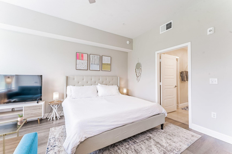 Room 3, Quaint King Bed 1BR 5 Min to DT, Travis