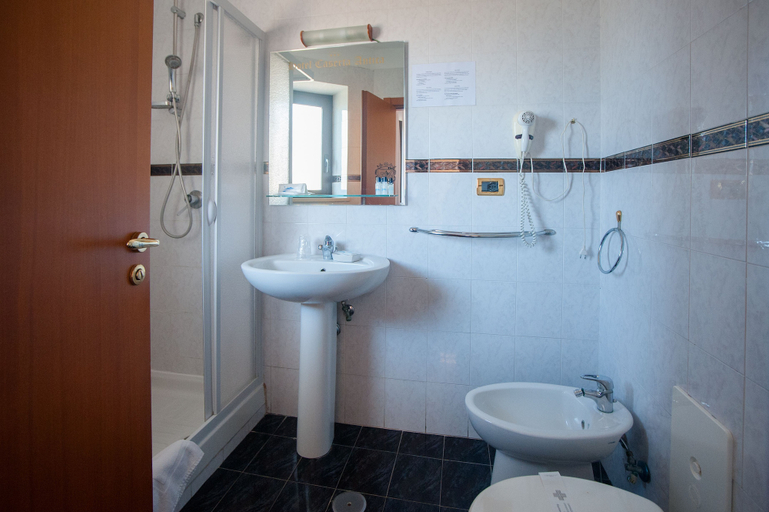 Bathroom 5, Hotel Caserta Antica, Caserta
