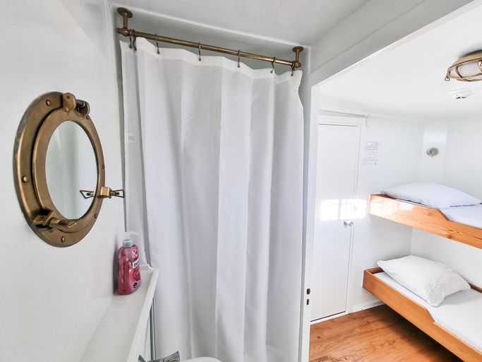Bedroom 4, The Cabin at MPS Noorderzon, Amsterdam
