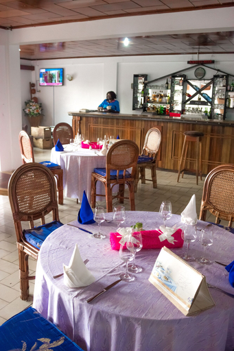 Food & Drinks 4, Hotel Azur, Mfoundi