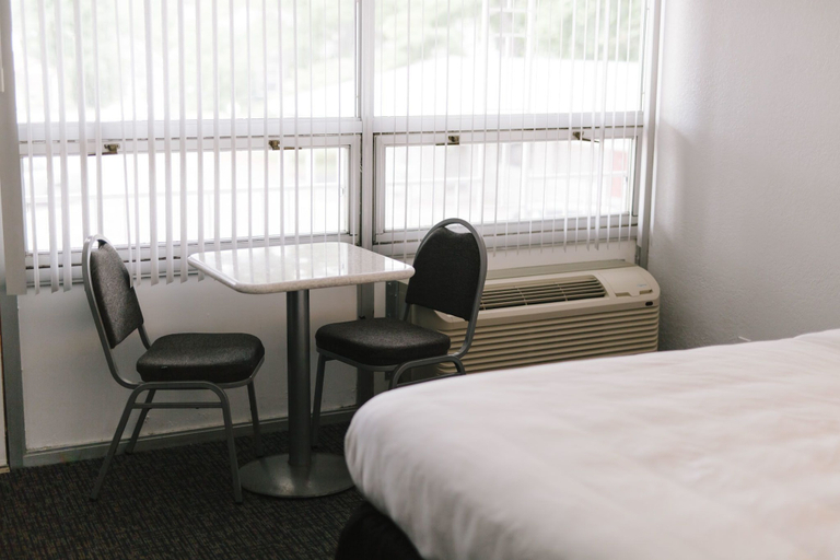 Bedroom 3, Grand Traverse Motel, Grand Traverse