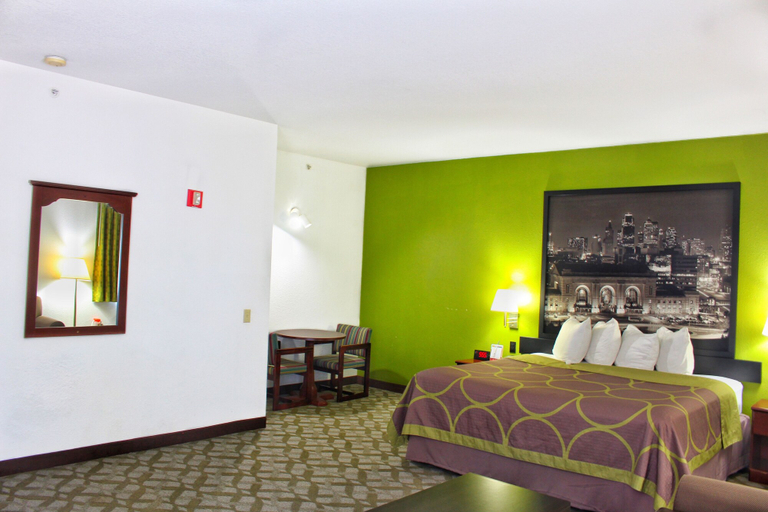 Bedroom 3, Super 8 by Wyndham De Soto, Kansas City