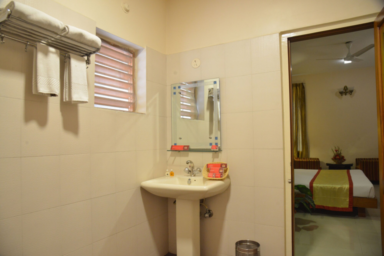 Bathroom 3, Pai Vista Hotel, Bangalore