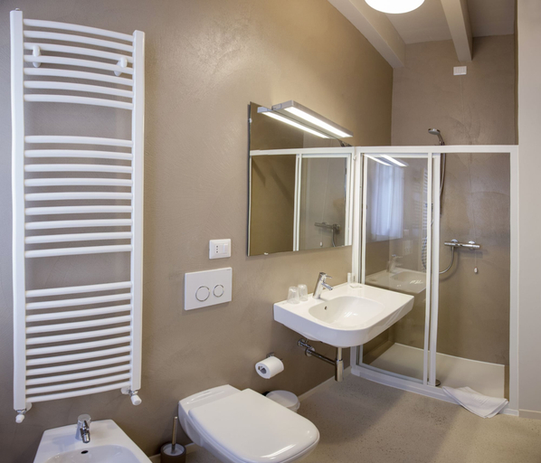 Bathroom 5, Balbianino, Como