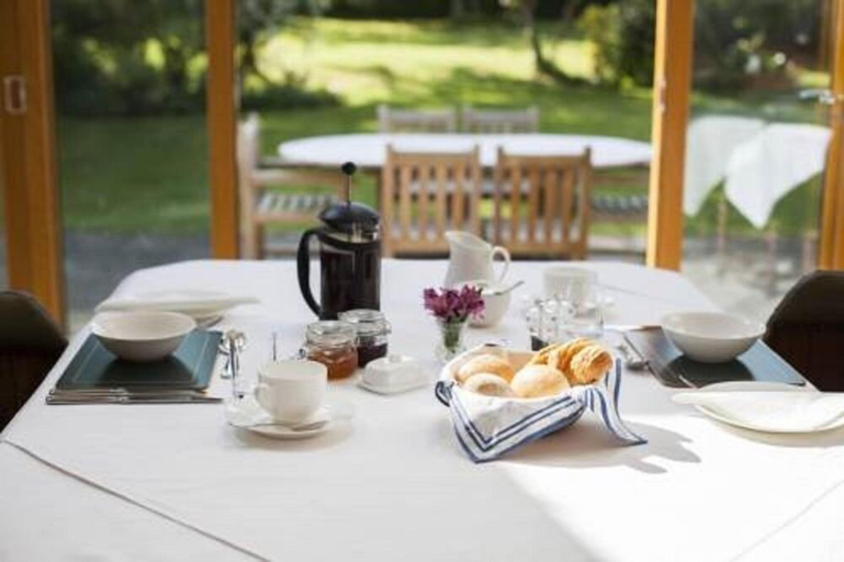 Food & Drinks 4, Larkrise Cottage, Warwickshire