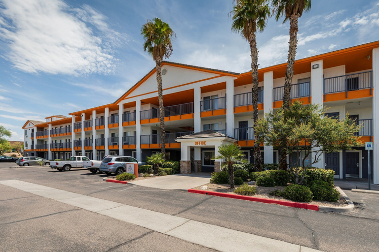 Exterior & Views 2, Siegel Select Tucson, Pima