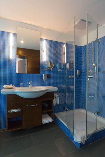 Bathroom 5, Corbin München Airport Business Hotel, Freising