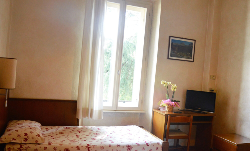 Bedroom 3, Hotel Pinzolo Dolomiti, Trento