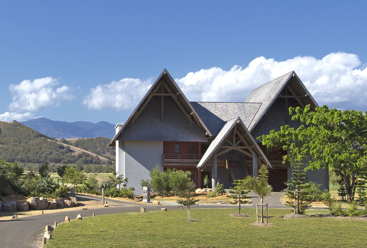 Exterior & Views