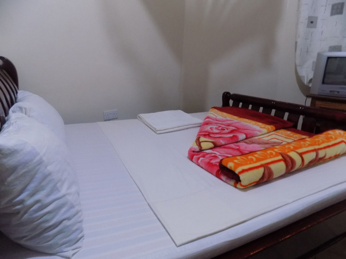 Bedroom 2, R & R Gardens, Mbale