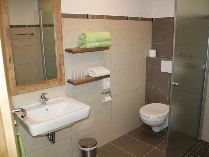 Bathroom 5, Landgasthof Winzerscheune, Cochem-Zell