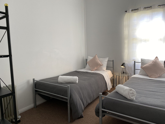 Bedroom 2, Giants Table and Cottages, Derwent Valley
