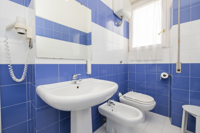 Bathroom 5, Hotel Cavalluccio Marino, Roma