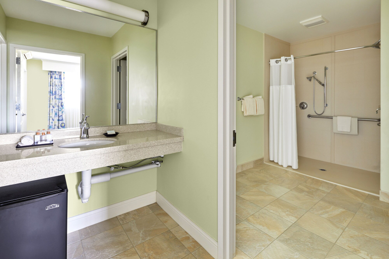 Bathroom 4, Ogunquit - The Milestone, York