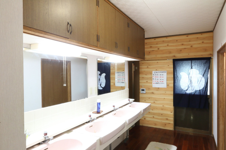 Bathroom 3, Minshuku Maetakeso - Hostel, Yakushima