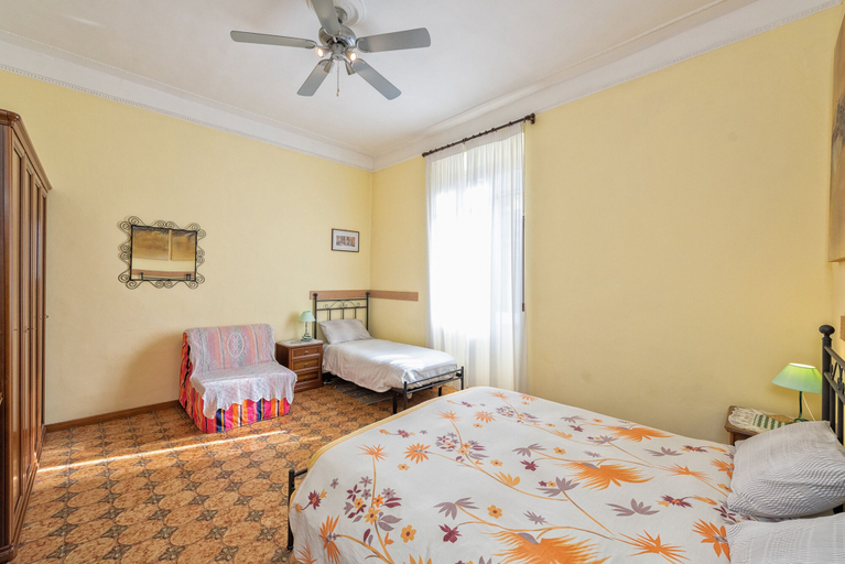 Bedroom 3, A Vinicius et Mita, Rome