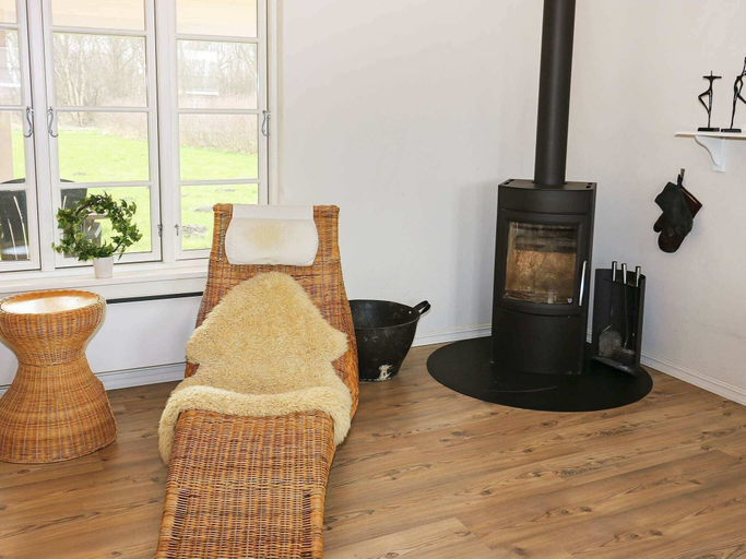 Others 5, Spacious Holiday Home in Storvorde Whirlpool, Aalborg