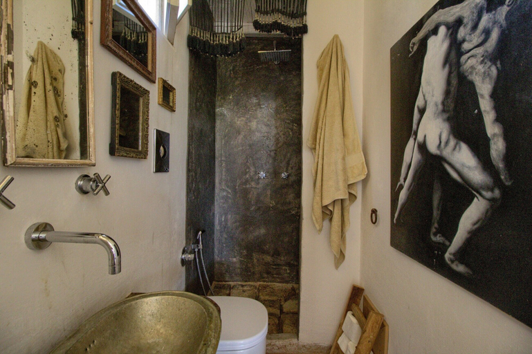 Bathroom 5, Prestige Pool Country House in Alimini Lakes, Lecce