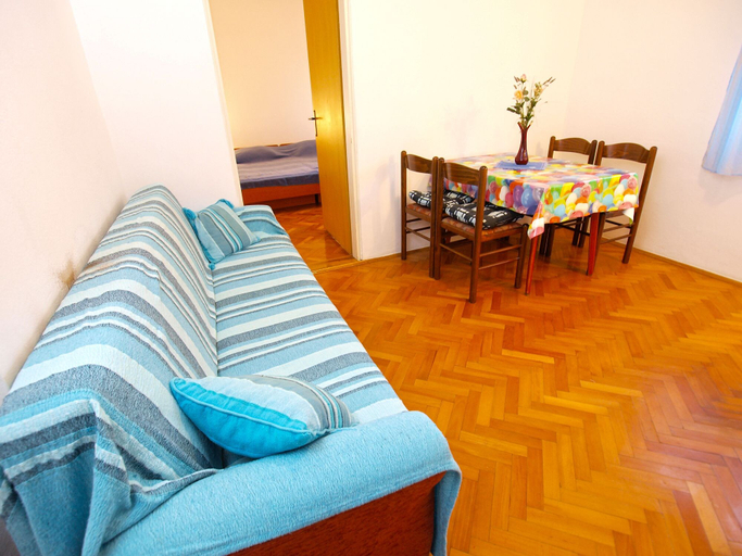 Others 5, Apartment 977, Medulin
