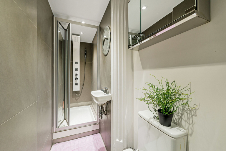 Bathroom, Clarincarde Gardens Apartment, London