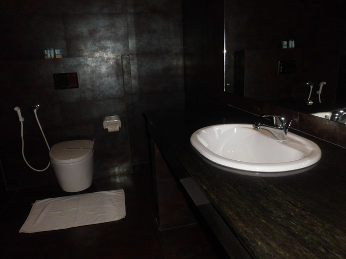 Bathroom 3, Paradise Beach Club, Weligama
