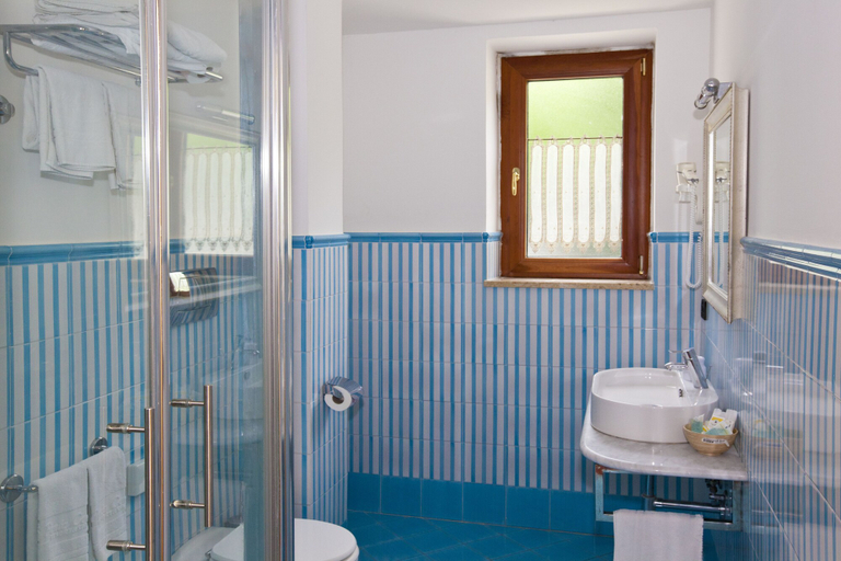 Bathroom 5, Punta Campanella Resort & SPA, Napoli