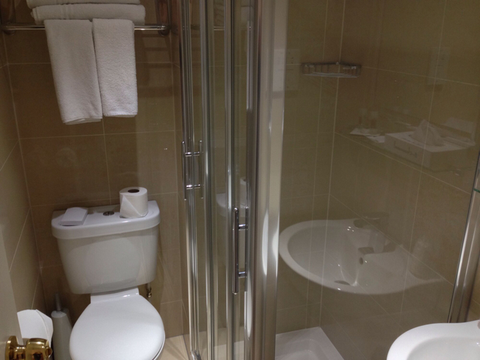 Bathroom 4, Phoenix Hotel, London