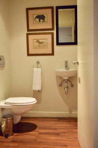Bathroom 2, Stylish Apartment with Rooftop Pool & City Views, City of Cape Town