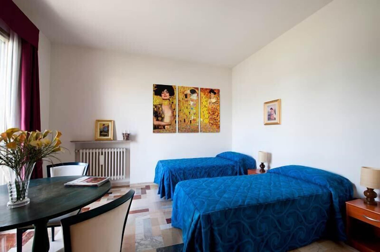 Bedroom 4, Hotel Caselle, Bologna