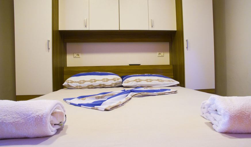 Bedroom 2, Victorious VIScovery Blue, Vis