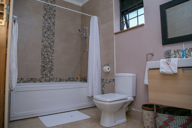 Bathroom 3, Villa Karibu, Jinja